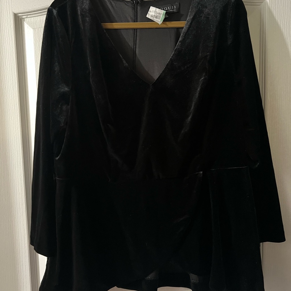 Beautiful velour black pant suit.  Pants are leggings
